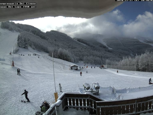 b012271512-cimone-mezzo-metro-di-neve-con-la-nevicata-di-ieri