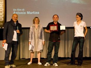 b005301927-e-niguri-di-antonio-martino-il-miglior-documentario-2010