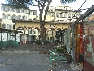 mercato-delle-pulci-piazza-dei-ciompi-dagli-antiquari-alla-ribollita