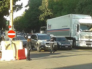 tramvia-taglio-degli-alberi-in-viale-morgagni-video