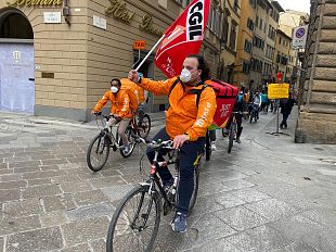rider-alta-adesione-allo-sciopero-delle-consegne-e-al-presidio-a-fire