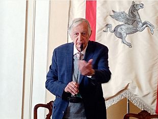 gonfalone-dargento-al-professor-cosimo-ceccuti