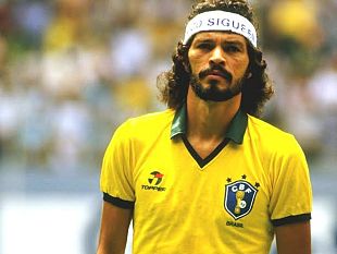 uno-di-noi-socrates-la-storia-del-campione-brasiliano