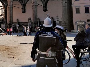 occupazione-abusive-di-suolo-pubblico-occhio-vigile-della-municipale