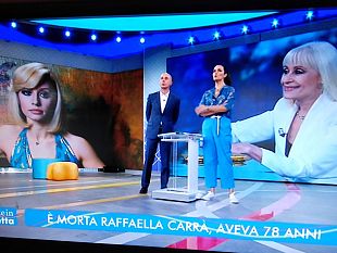 le-canzoni-di-raffaella-carra-echeggiano-per-firenze