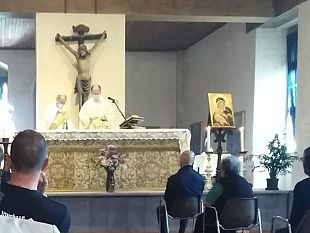 coronavirus-messa-in-certosa-sotto-gli-affreschi-del-pontormo