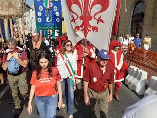 il-gonfalone-di-firenze-oggi-a-bologna