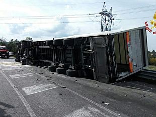 a1-bloccata-allalba-da-un-incidente