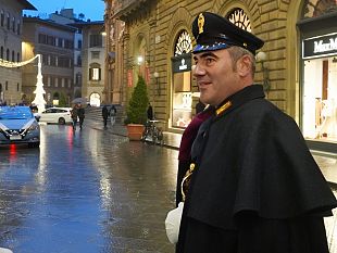 coppia-di-poliziotti-liberi-dal-servizio-sventa-il-furto