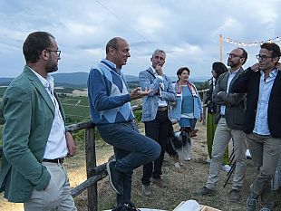una-passeggiata-tra-le-vigne-a-rocca-delle-macie