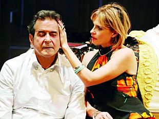 b203292309-isabella-ferrari-ed-ennio-fantastichini-in-scena-con-il-catalogo
