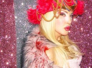 b201092241-vladimir-luxuria-al-teatro-giotto-di-vicchio