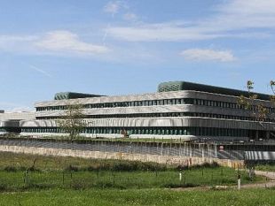 b205151603-palazzaccio-un-ombra-su-scandicci