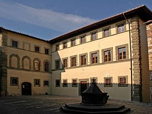 b112062156-san-donato-in-poggio-restaurato-palazzo-malaspina