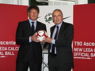 a906302334-calcio-presentato-il-nike-total-90-ascente