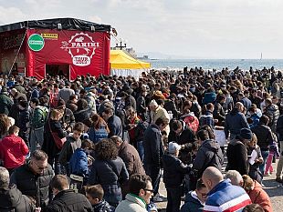 b303112248-il-panini-tour-a-firenze-tornano-le-mitiche-figurine-dei-calciatori
