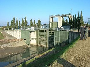 b107121324-il-fiume-e-in-piena-controlla-la-web-cam