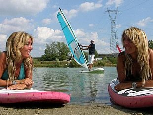 a908111839-signa-una-nuotata-nell-acqua-da-bere