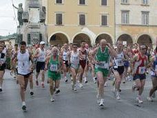 a705051917-domani-al-via-la-35^-guardafirenze-classica-del-podismo-diprimavera-br-trofeo-dei-campanili-oltre-duecento-i-partecipanti-a-colle-di-val-d-elsa