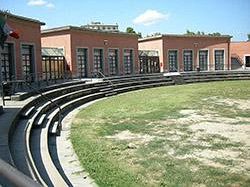 b210022104-ant-al-parterre-un-mercatino-di-cose-nuove-e-usate