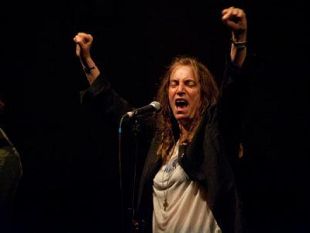 a909021634-torna-la-sacerdotessa-del-rock-patti-smith