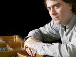 a607101348-accademia-musicale-chigiana-the-international-prize-2006-to-paul-lewis