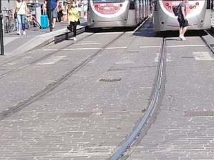 viale-morgagni-scontro-tra-auto-tramvia-bloccata