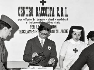 lalluvione-di-firenze-nelle-foto-della-croce-rossa