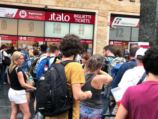 abbonamenti-prosegue-la-fila-allo-sportello-ataf-di-santa-maria-novella