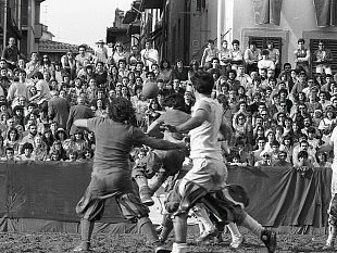 una-ricerca-sulle-origini-del-rugby-lo-collega-al-calcio-storico