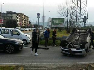 incidente-firenze-sud-auto-ribaltata-e-traffico-bloccato