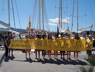 mare-in-gabbia-blitz-per-aprire-le-spiagge-chiuse