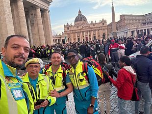 firenze-luci-spente-per-i-funerali-di-papa-francesco