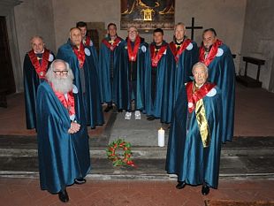 la-venerabile-compagnia-dei-quochi-accende-il-ceppo-di-natale