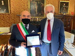 sestino-da-500-anni-in-toscana-il-presidente-giani-incontra-il-sindaco-dori