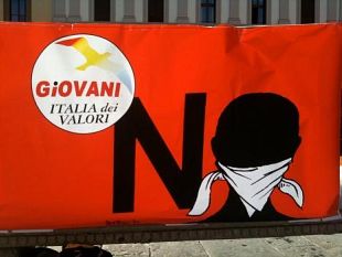 b009111917-giovani-idv-flash-mob-a-firenze-contro-la-legge-bavaglio
