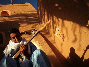 b105261522-fabbrica-europa-2011-festival-internazionale-della-scena-contemporanea