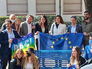 allisolotto-una-panchina-blu-europea-dedicata-a-david-sassoli