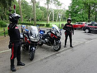 per-rubare-spaccava-con-un-mattone-i-vetri-delle-macchine-in-piazza-vittorio-veneto
