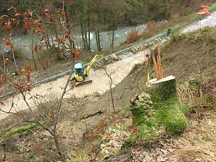 prato-frana-la-provinciale-strada-chiusa-e-la-terra-si-muove-ancora