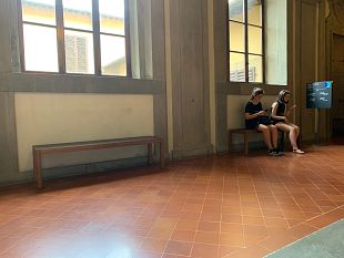 palazzo-pitti-41-nuove-panchine-in-legno-e-cuoio-per-123-posti-in-piu-a-sedere