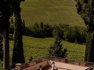 tenuta-di-sticciano-tra-welness-trekking-vini-ed-extravergine