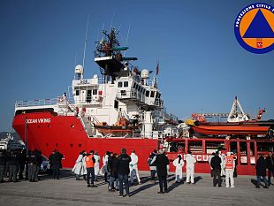 larrivo-della-ocean-viking-al-porto-di-carrara