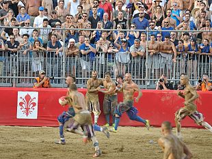 nel-giorno-di-san-giovanni-la-finale-tra-azzurri-e-rossi