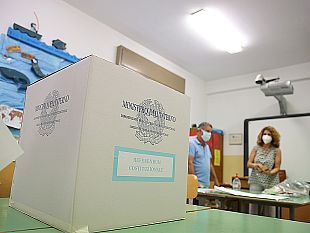 alla-chiusura-del-primo-giorno-di-voto-si-sono-espressi-oltre-il-50-degli-elettori