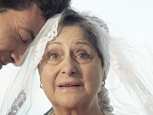 ho-sposato-mia-madre-successo-per-il-film-di-domenico-costanzo