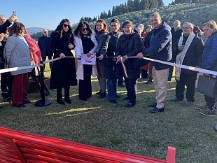 fiesole-inaugura-la-prima-panchina-rossa-in-area-privata