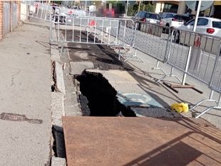 galluzzo-grossa-buca-in-via-senese-tolti-i-cassonetti