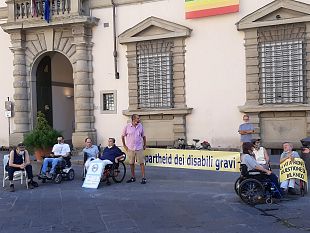 disabilita-ripreso-il-presidio-quotidiano-di-protesta-davanti-alla-regione-toscana