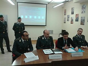 b401151437-arresti-e-sequestri-per-fatture-false-i-casalesi-sono-entrati-agli-uffizi